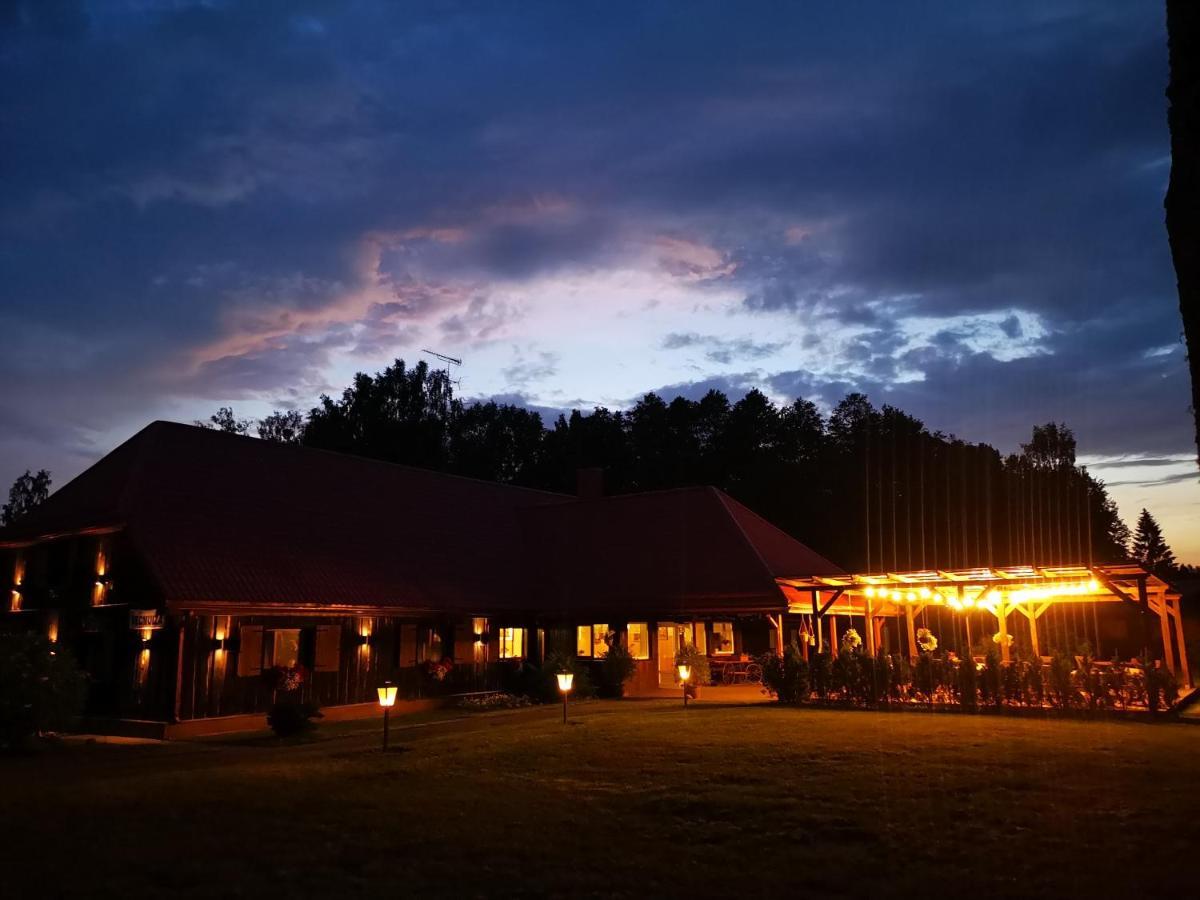 Hotel Viesu Nams Vecmuiza Tūja Esterno foto