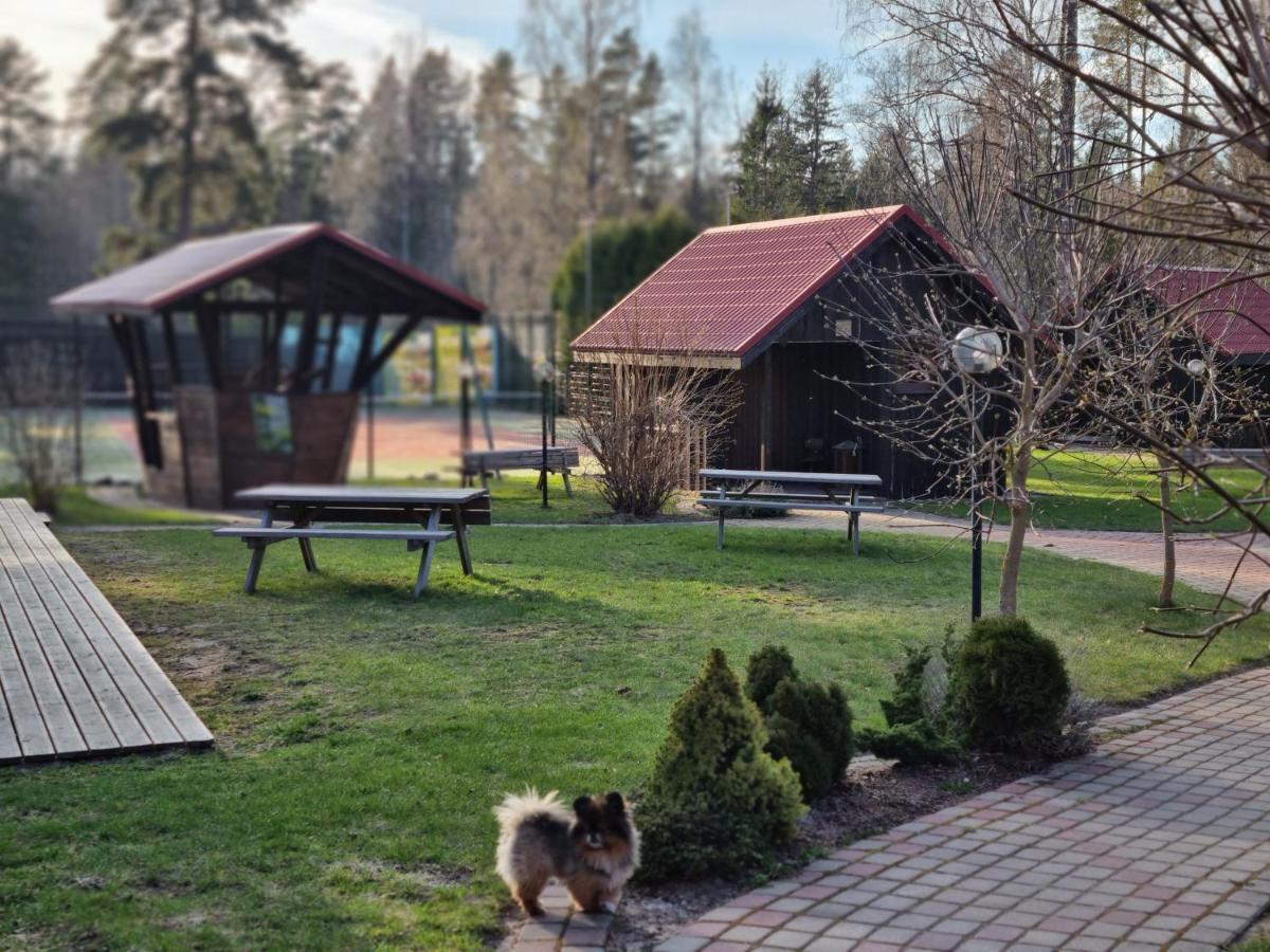Hotel Viesu Nams Vecmuiza Tūja Esterno foto