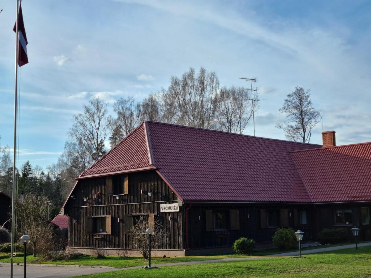 Hotel Viesu Nams Vecmuiza Tūja Esterno foto
