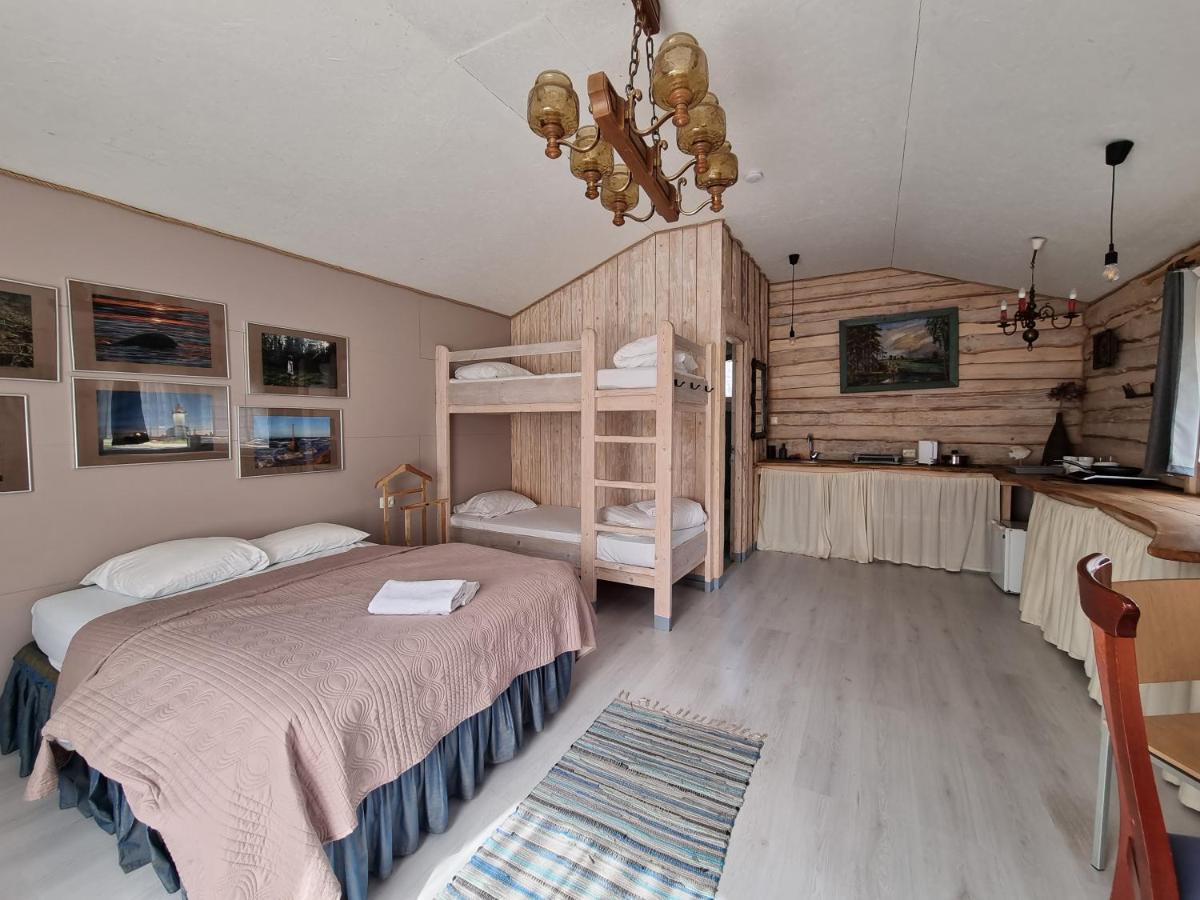 Hotel Viesu Nams Vecmuiza Tūja Esterno foto
