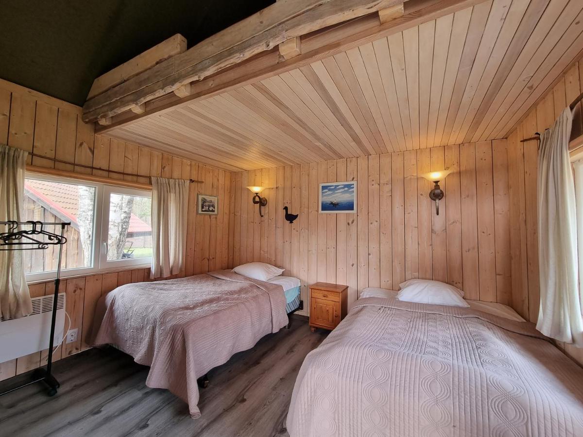 Hotel Viesu Nams Vecmuiza Tūja Esterno foto