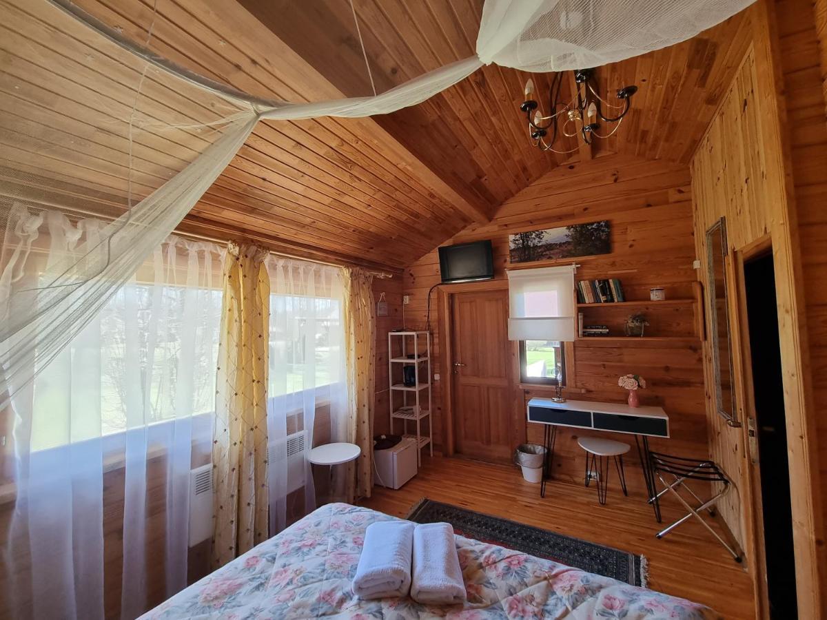 Hotel Viesu Nams Vecmuiza Tūja Esterno foto