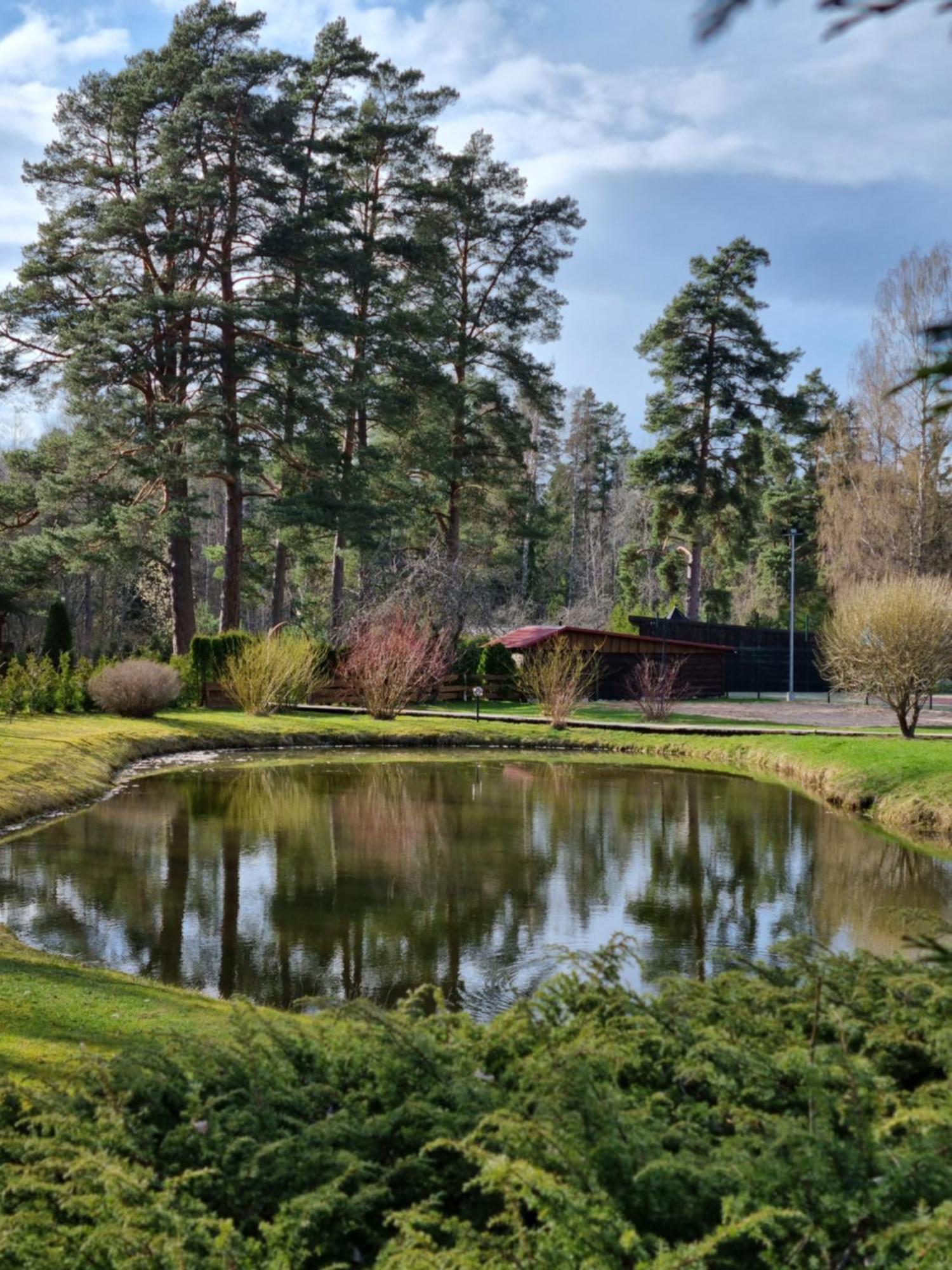 Hotel Viesu Nams Vecmuiza Tūja Esterno foto