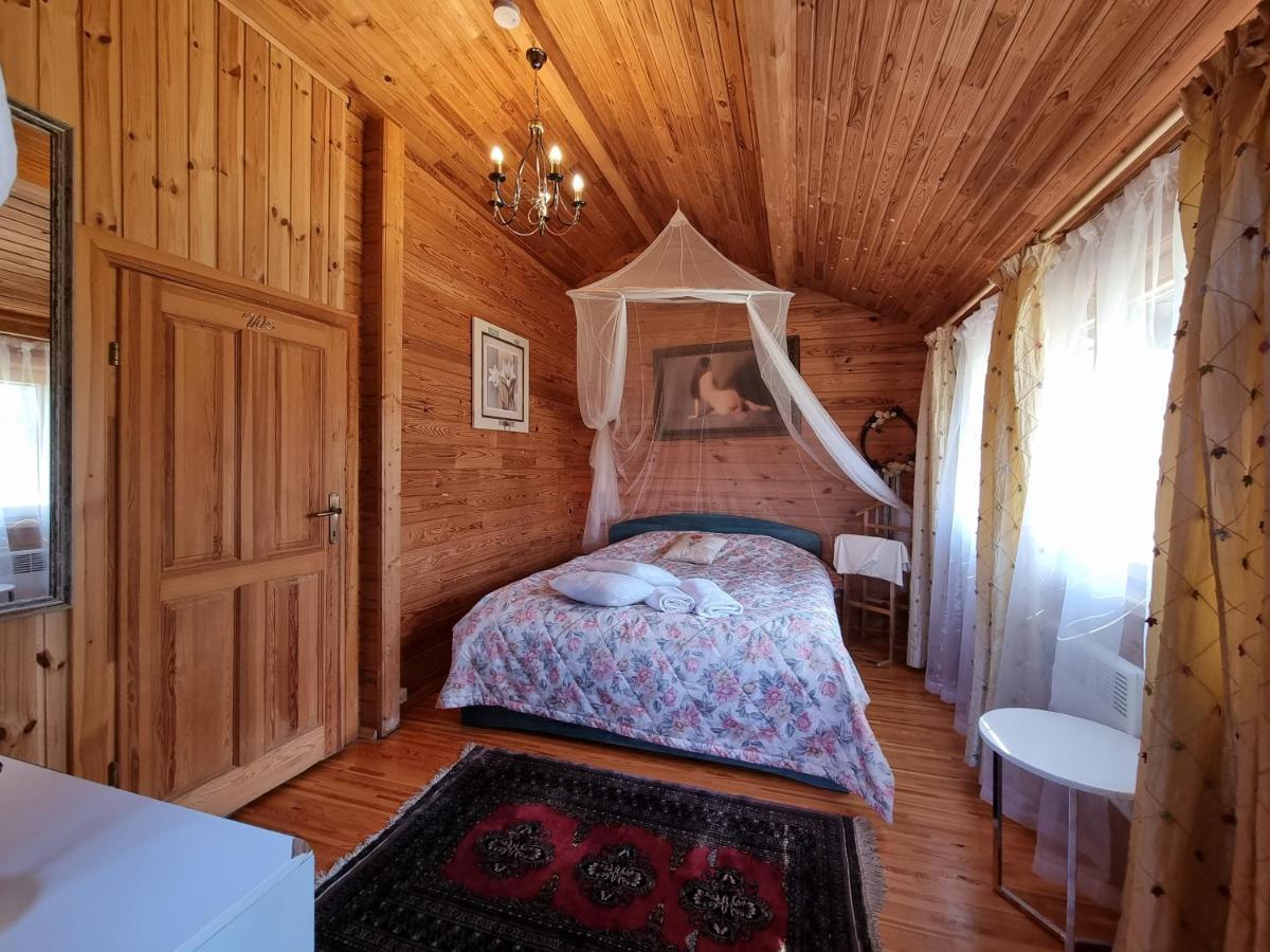 Hotel Viesu Nams Vecmuiza Tūja Esterno foto
