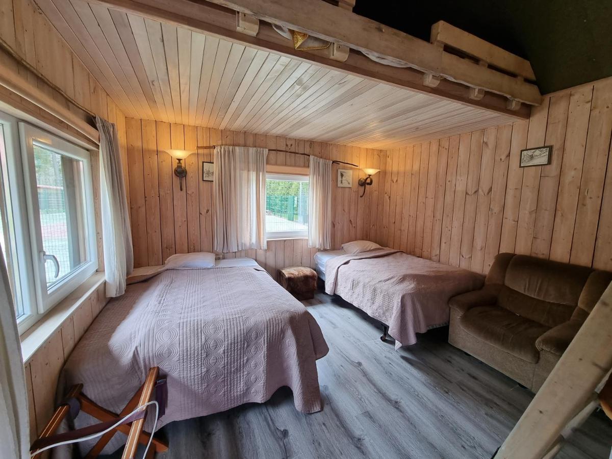 Hotel Viesu Nams Vecmuiza Tūja Esterno foto
