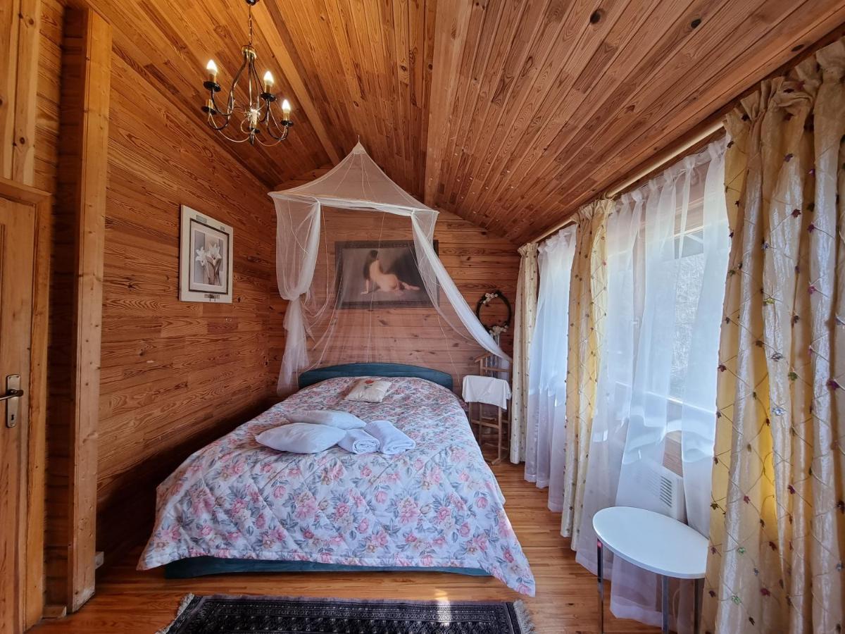Hotel Viesu Nams Vecmuiza Tūja Esterno foto