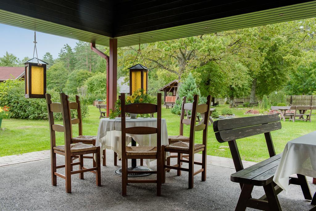 Hotel Viesu Nams Vecmuiza Tūja Esterno foto