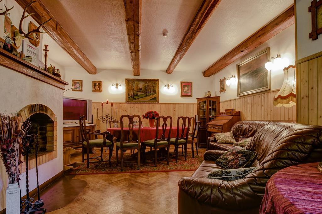 Hotel Viesu Nams Vecmuiza Tūja Esterno foto