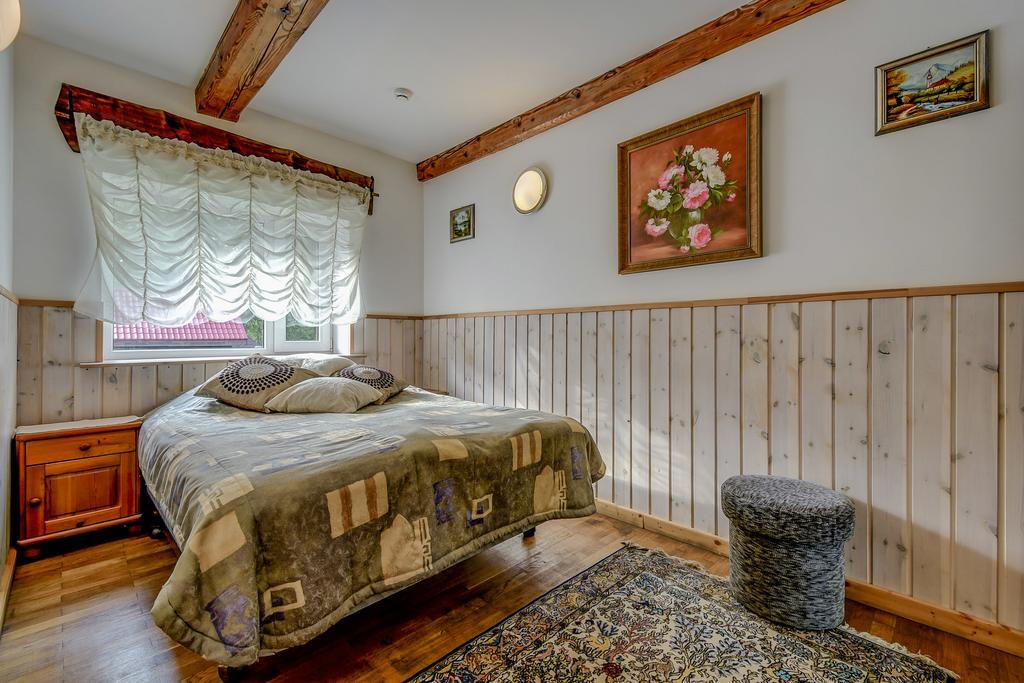 Hotel Viesu Nams Vecmuiza Tūja Esterno foto