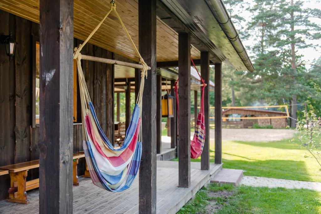 Hotel Viesu Nams Vecmuiza Tūja Esterno foto