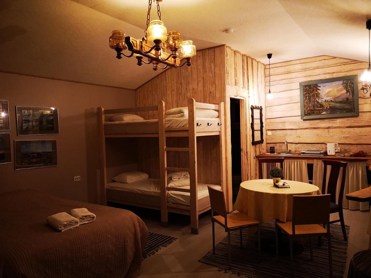 Hotel Viesu Nams Vecmuiza Tūja Esterno foto